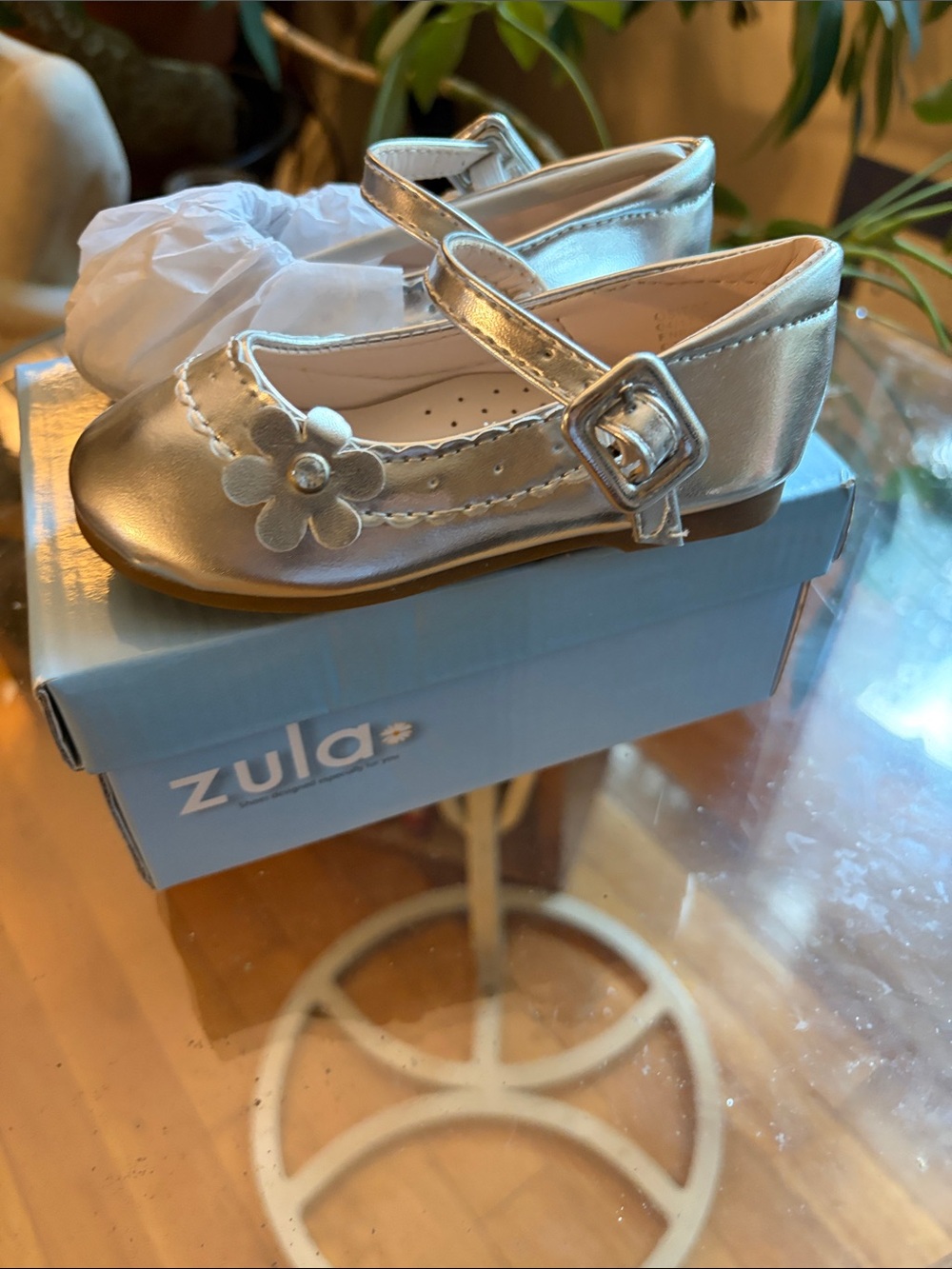 Girls' Metallic Silver Mary Jane Dress Shoes with Flower NEW Sz. 5